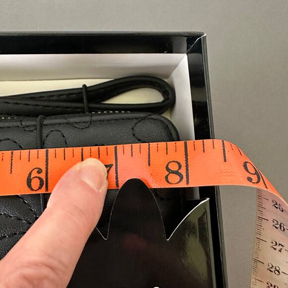 Betsey Johnson Black Quilted Flower Wallet Wristlet 8X4.5” K120 - Picture 6 of 7